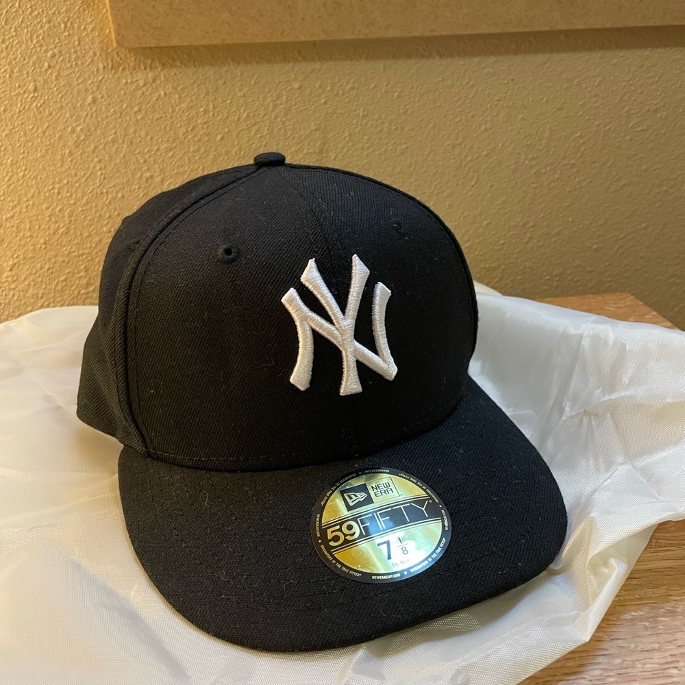 New Yankee cap Black 7 1/8